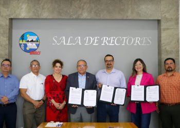 IMSS ENTREGA RECONOCIMIENTO A LA UABCS POR SU  COLABORACIÓN EN CAMPAÑAS DE PLANIFICACIÓN FAMILIAR