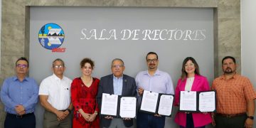 IMSS ENTREGA RECONOCIMIENTO A LA UABCS POR SU  COLABORACIÓN EN CAMPAÑAS DE PLANIFICACIÓN FAMILIAR