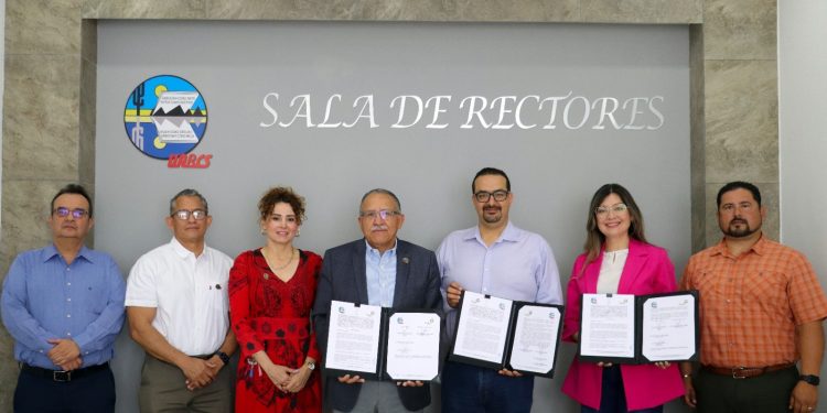 IMSS ENTREGA RECONOCIMIENTO A LA UABCS POR SU  COLABORACIÓN EN CAMPAÑAS DE PLANIFICACIÓN FAMILIAR