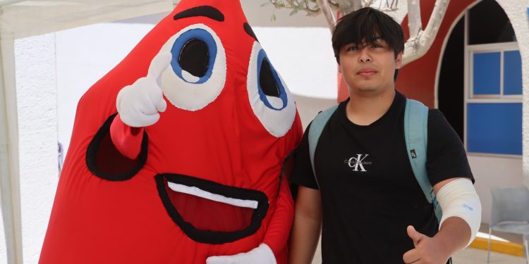 LLEVAN A CABO JORNADA DE DONACIÓN DE SANGRE EN LA UABCS