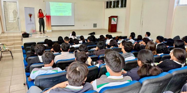 GOBIERNO DE LOS CABOS CUMPLE CON LA ENTREGA DEL BONO ANUAL A PERSONAL JUBILADO Y PENSIONADO AFILIADO AL ISSSTE