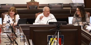 ACUERDA EL GOBERNADOR VCC Y SEMARNAT PRIORIZAR A PRESTADORES LOCALES EN LA TEMPORADA DE AVISTAMIENTO DEL TIBURÓN BALLENA   