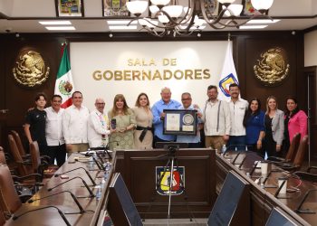 SOSTIENE EL GOBERNADOR VÍCTOR CASTRO ENCUENTRO CON EL PRESIDENTE DE CONCANACO SERVYTUR