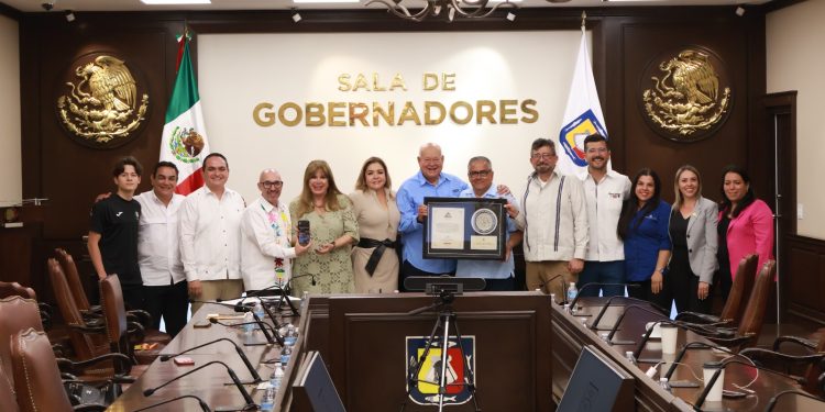 SOSTIENE EL GOBERNADOR VÍCTOR CASTRO ENCUENTRO CON EL PRESIDENTE DE CONCANACO SERVYTUR