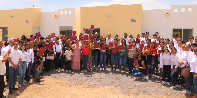 ENTREGA GOBIERNO ESTATAL 50 ACCIONES DE VIVIENDA EN LA PAZ