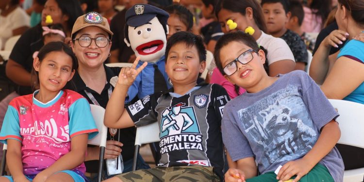 FESTEJA GAB DE LA SGG A NIÑAS Y NIÑOS DE AMPLIACIÓN VISTA HERMOSA EN LA PAZ