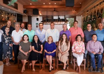 SE REÚNE SECRETARIO GENERAL DE GOBIERNO CON GRUPO MADRUGADORES DE LOS CABOS