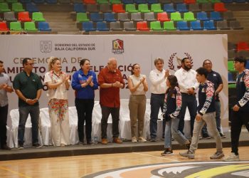 ABANDERA VÍCTOR CASTRO A LA SELECCIÓN SUDCALIFORNIANA RUMBO A OLIMPIADA NACIONAL 2025