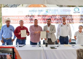 REALIZA EL GOBIERNO DE BCS LA FIRMA DEL CIERRE DE BARRIDO DE TUBERCULOSIS BOVINA EN LOS CABOS
