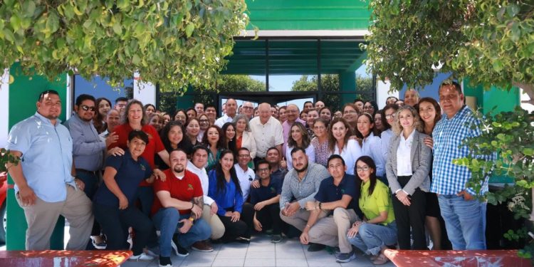 RECONOCE EL GOBERNADOR VÍCTOR CASTRO A CECYTE POR SU APORTE A LA EDUCACIÓN Y LABOR SOCIAL EN BCS