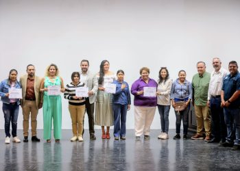    ENTREGA ALCALDE CHRISTIAN AGÚNDEZ APOYOS ECONÓMICOS PARA IMPULSAR A EMPRENDEDORES