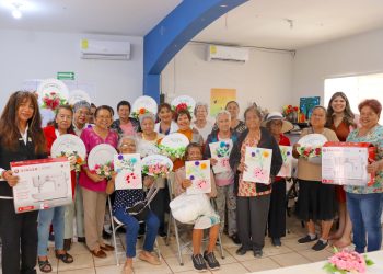 CELEBRAN DÍA DE LAS MADRES EN CASA DE DÍA DE LA COLONIA LOS CANGREJOS EN CABO SAN LUCAS