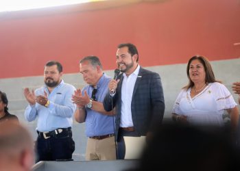 REALIZA AYUNTAMIENTO DE LOS CABOS ENTREGA DE BONO ANUAL A PERSONAL DOCENTE