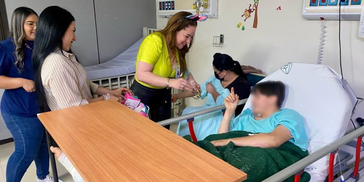 EL GOBIERNO MUNICIPAL LLEVA ALEGRÍA A NIÑOS Y NIÑAS HOSPITALIZADOS EN EL IMSS DE CABO SAN LUCAS