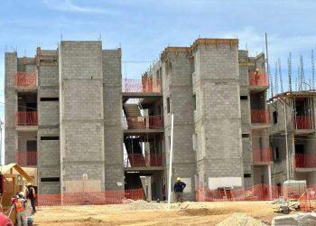 REVISAN AVANCES DE LA CONSTRUCCIÓN DE VIVIENDAS EN CSL