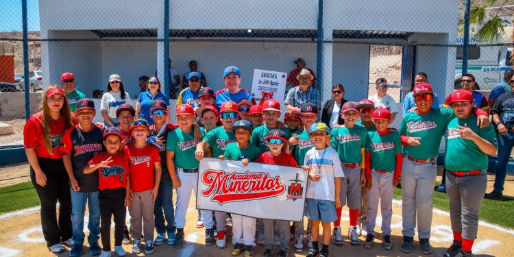 ENTREGAN EN MULEGÉ PRIMER CAMPO INFANTIL DE BÉISBOL Y SÓFTBOL CON PASTO SINTÉTICO