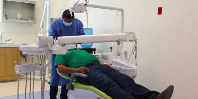 OFRECE UNIDAD DE MEDICINA FAMILIAR (UMF) NO. 40 SERVICIO DE ESTOMATOLOGÍA SÁBADOS Y DOMINGOS