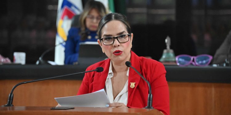 LLAMAN A LA TITULAR DE SALUD PARA QUE ADQUIERA EL PET CT PARA DETECTAR EL CANCER Y COMO COMBATIRLO