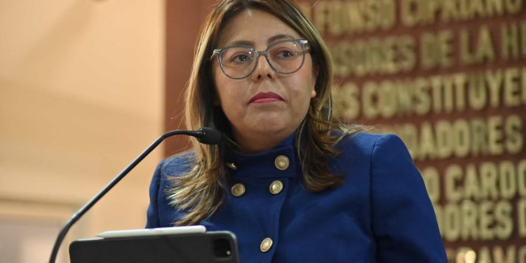 SOLUCIÓN A PESCADORES DE CALAMAR PIDE LA DIPUTADA TERESITA VALENTÍN
