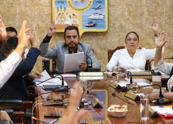 RECONOCE ALCALDE CHRISTIAN AGUNDEZ A PARTICIPANTES DEL II CABILDO INFANTIL DE LOS CABOS