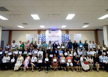 UABCS RECONOCE A 71 DOCENTES POR AÑOS DE SERVICIO BRINDADOS A LA INSTITUCIÓN