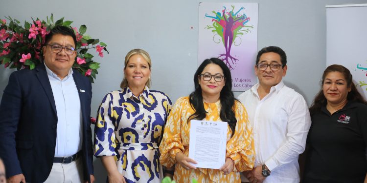 FIRMAN CONVENIO DE COLABORACIÓN INSTITUTO DE LAS MUJERES DE LOS CABOS Y EL INSTITUTO ESTATAL ELECTORAL DE BCS