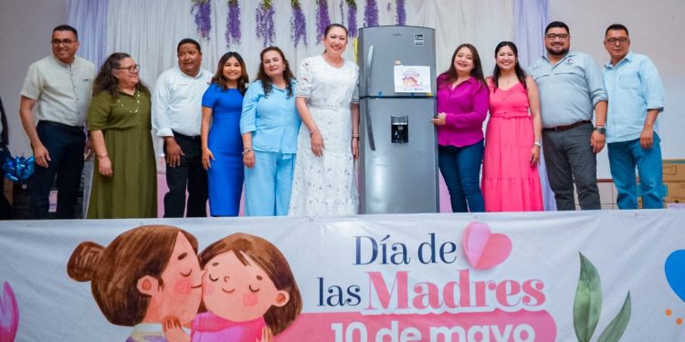 RECONOCE AYUNTAMIENTO DE MULEGÉ A MADRES TRABAJADORAS