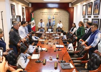 ENTREGA ALCALDE CHRISTIAN AGUNDEZ NUEVO PARQUE VEHICULAR A ZOFEMAT PARA FORTALECER LABOR OPERATIVA