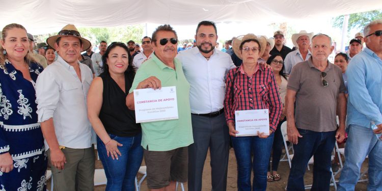 ENTREGA ALCALDE CHRISTIAN AGUNDEZ NUEVO PARQUE VEHICULAR A ZOFEMAT PARA FORTALECER LABOR OPERATIVA