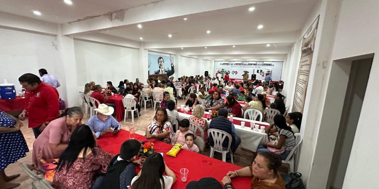 “EL PRI CONMEMORA Y CELEBRA EN EL MES DE MAYO A MADRES PRIÍSTAS EN EL MUNICIPIO DE LA PAZ “ : FABRICIO DEL CASTILLO , PRESIDENTE ESTATAL DEL PRI BCS