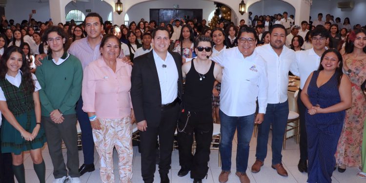 CELEBRA AYUNTAMIENTO DE LOS CABOS A LA COMUNIDAD ESTUDIANTIL