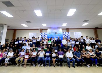 RECONOCE UABCS A ESTUDIANTES CON LOS MEJORES PROMEDIOS DE SISTEMAS COMPUTACIONALES