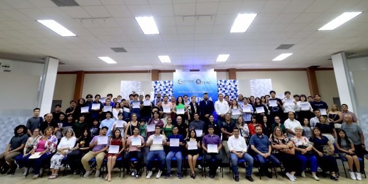 RECONOCE UABCS A ESTUDIANTES CON LOS MEJORES PROMEDIOS DE SISTEMAS COMPUTACIONALES