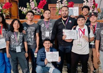 ESTUDIANTES DE LA UABCS OBTIENEN MEDALLA DE BRONCE EN INFOMATRIX NACIONAL