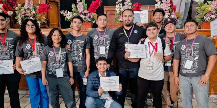 ESTUDIANTES DE LA UABCS OBTIENEN MEDALLA DE BRONCE EN INFOMATRIX NACIONAL