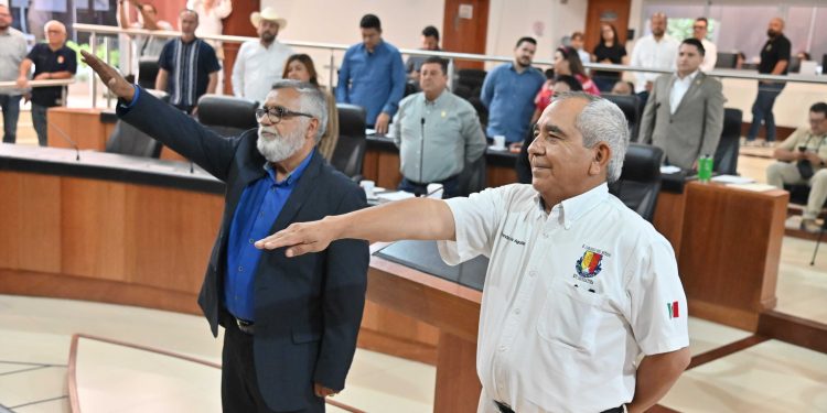 ROBERTO CERVANTES DE LA PEÑA, NUEVO TITULAR DEL INSTITUTO DE ESTUDIOS LEGISLATIVOS Y FERNANDO GRACIA, DE LA UNIDAD DE IMPACTO PRESUPUESTAL EN EL CONGRESO DEL ESTADO