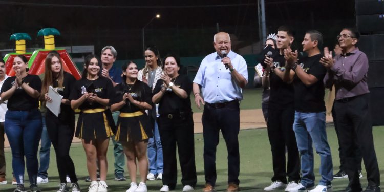 INAUGURA VÍCTOR CASTRO, CONVIVENCIA INTERCOLEGIAL DE BAILE DEL COLEGIO DE BACHILLERES