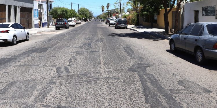 CONTINUARA GOBIERNO DE BCS CON TRABAJOS DE PAVIMENTACIÓN EN BENEFICIO DE LA CIUDADANÍA
