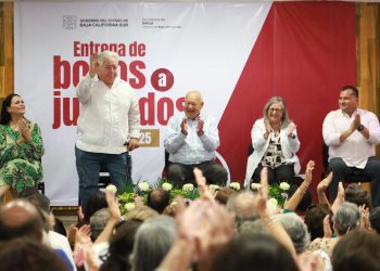 ENTREGA GOBERNADOR VCC BONO A PERSONAL JUBILADO DE LA SECRETARÍA DE SALUD ; RECONOCE SU LEGADO CON EL BIENESTAR DE LA POBLACIÓN