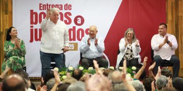 ENTREGA GOBERNADOR VCC BONO A PERSONAL JUBILADO DE LA SECRETARÍA DE SALUD ; RECONOCE SU LEGADO CON EL BIENESTAR DE LA POBLACIÓN