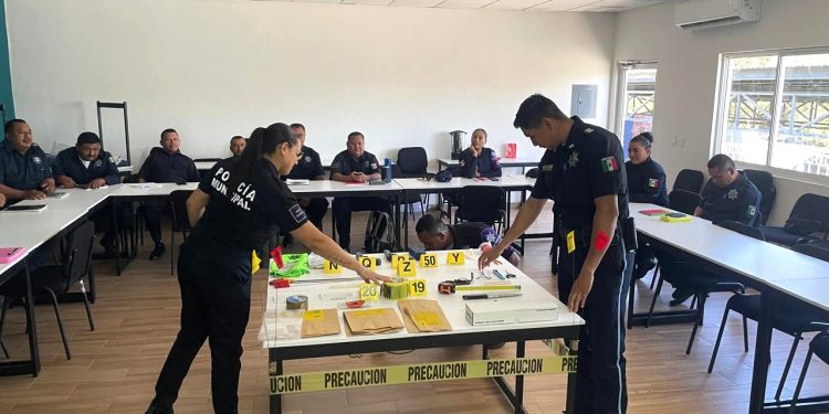 CAPACITAN A POLICÍAS MUNICIPALES DE LOS CABOS EN FORMACIÓN CONTINUA
