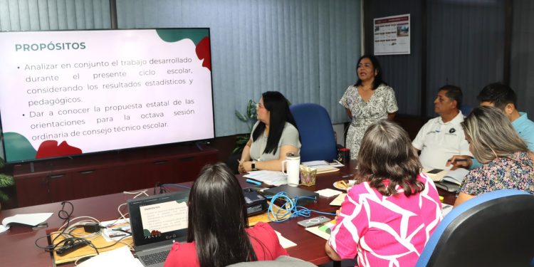REALIZAN ENCUENTRO DE SUPERVISORES DE  SECUNDARIA EN LOS CINCO MUNICIPIOS DE BCS