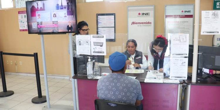 INVITA INE EN BAJA CALIFORNIA SUR A RESIDENTES EN EL EXTRANJERO A TRAMITAR SU CREDENCIAL PARA VOTAR