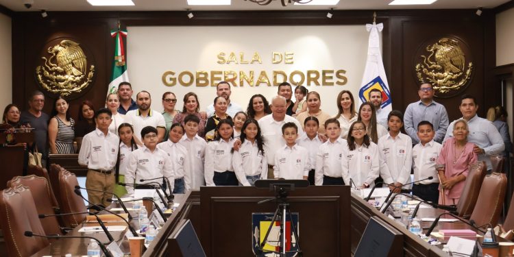 PRESENTA VÍCTOR CASTRO A GOBERNADOR INFANTIL 2025 Y SU GABINETE