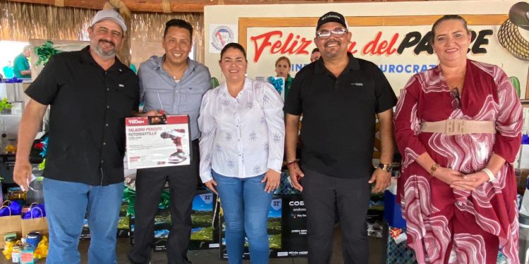 XV AYUNTAMIENTO Y EL SINDICATO LOS CABOS FESTEJAN A TRABAJADORES POR DÍA DEL PADRE