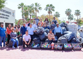DELEGADA DE CABO SAN LUCAS ENTREGA 780 KILOS DE PET