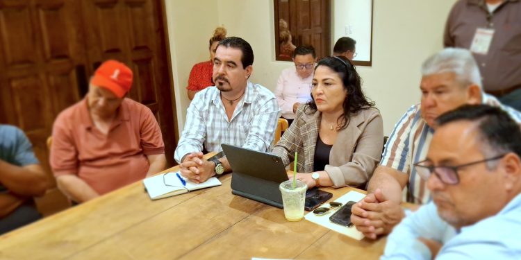 AUTORIDADES DE LOS CABOS Y TRANSPORTISTAS ACUERDAN LINEAMIENTOS DURANTE OBRAS EN LA GLORIETA DE FONATUR