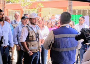 ALCALDE DE LOS CABOS ESTABLECE ACUERDOS CON MADRES Y PADRES DE FAMILIA DE LA SECUNDARIA TÉCNICA #16