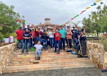 REALIZAN LIMPIEZA EN PLAZA PÚBLICA AMELIA WILKES EN CABO SAN LUCAS