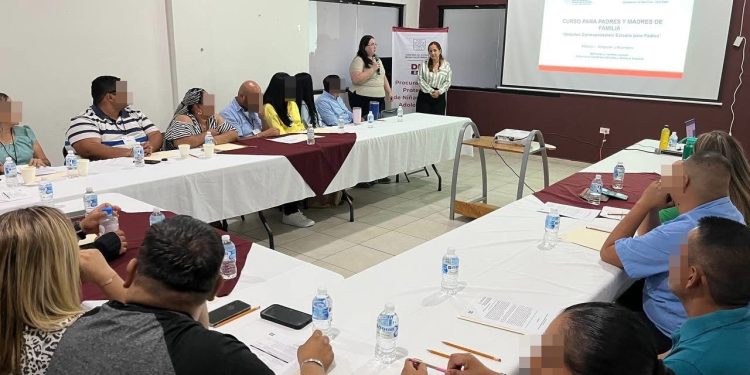 REALIZA EL SISTEMA DIF DE BCS CURSO PARA SOLICITANTES DE ADOPCIÓN